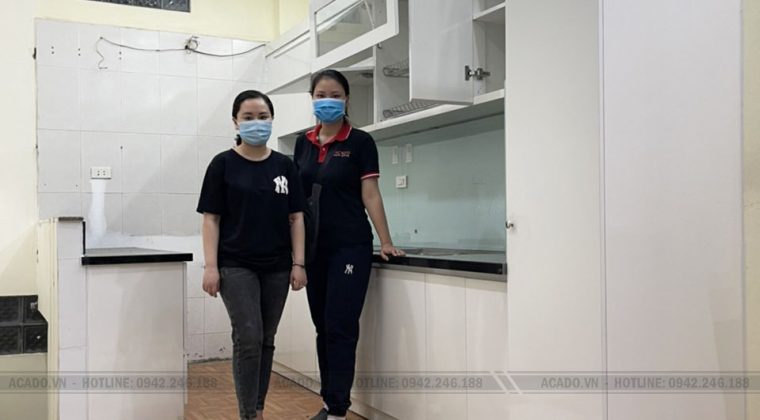 Tủ bếp hoàn thiện và được bàn giao tới gia đình chị Linh