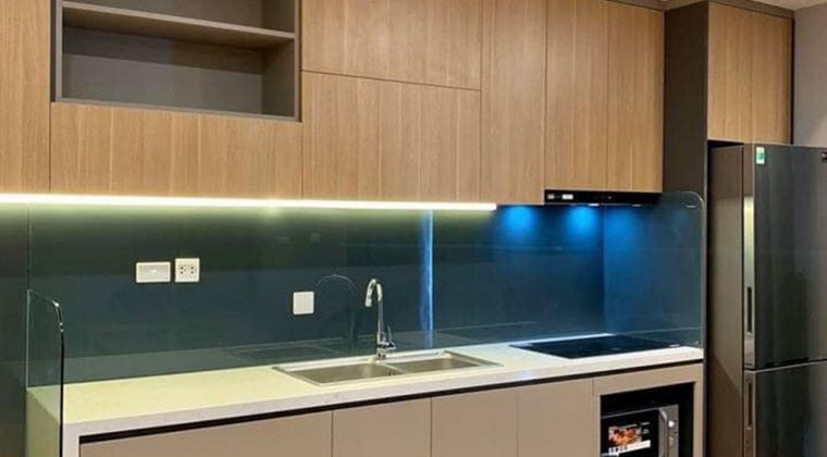 Thiết kế hiện đại sang trọng - Tủ bếp chất liệu gỗ công nghiệp Laminate