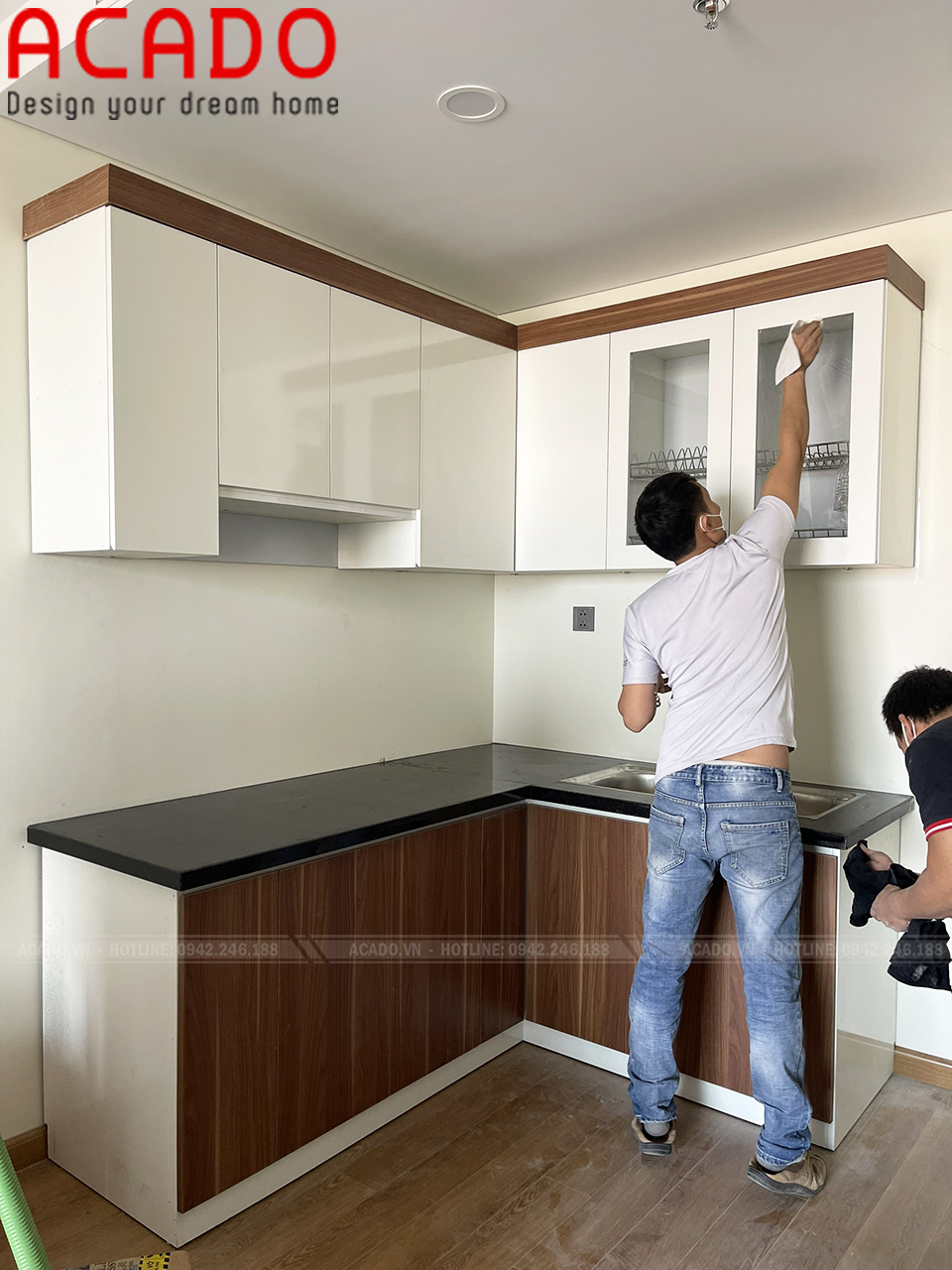 Tủ bếp thiết kế chữ L đơn giản, đầy đủ công năng 