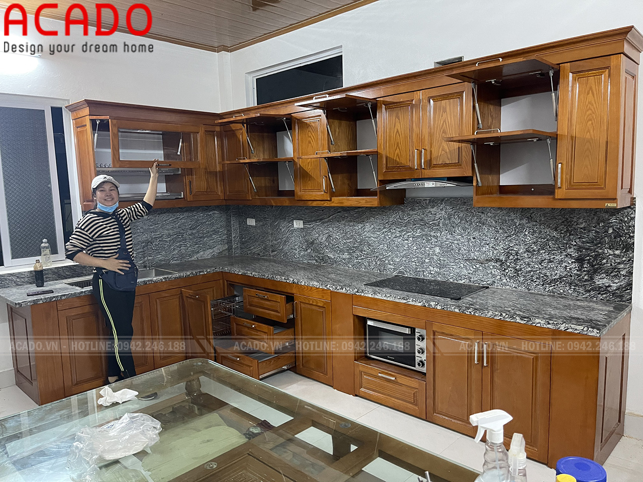 Vẫn gỗ sồi Nga nổi bật gây ấn tượng với người nhìn - Thi công tủ bếp tại Gia Thụy