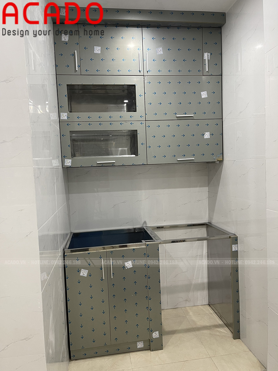 Tủ bếp chất liệu thùng inox cánh Acrylic có độ bền vượt trội