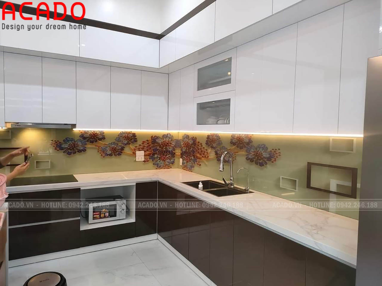 Thiết kế tủ bếp chất liệu Acrylic kết jopwj kính 3D - Tủ bếp tại Mỹ Hào