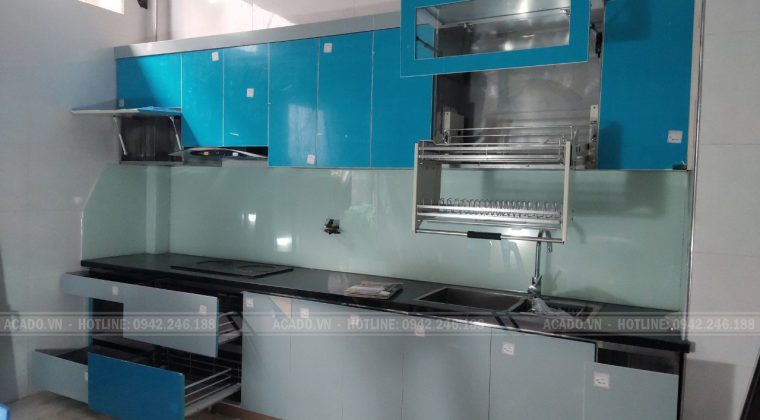 Tủ bếp chất liệu thùng inox cánh Acrylic phủ bóng gương mang lại không gian bếp hiện đại - ACADO