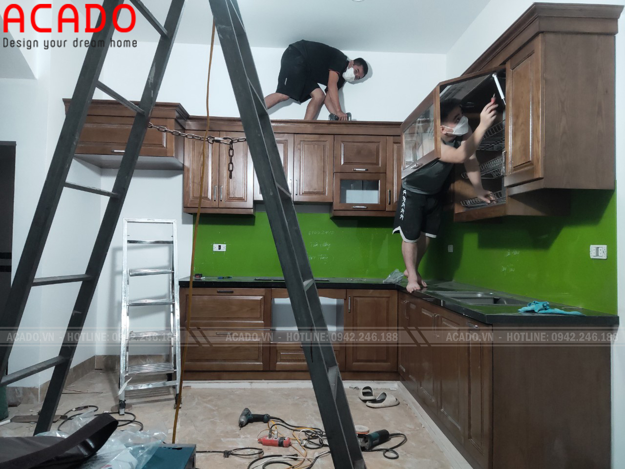 Quá trình thi công tủ bếp cho gia đình anh Sơn của đội ngũ thiết kế ACADO