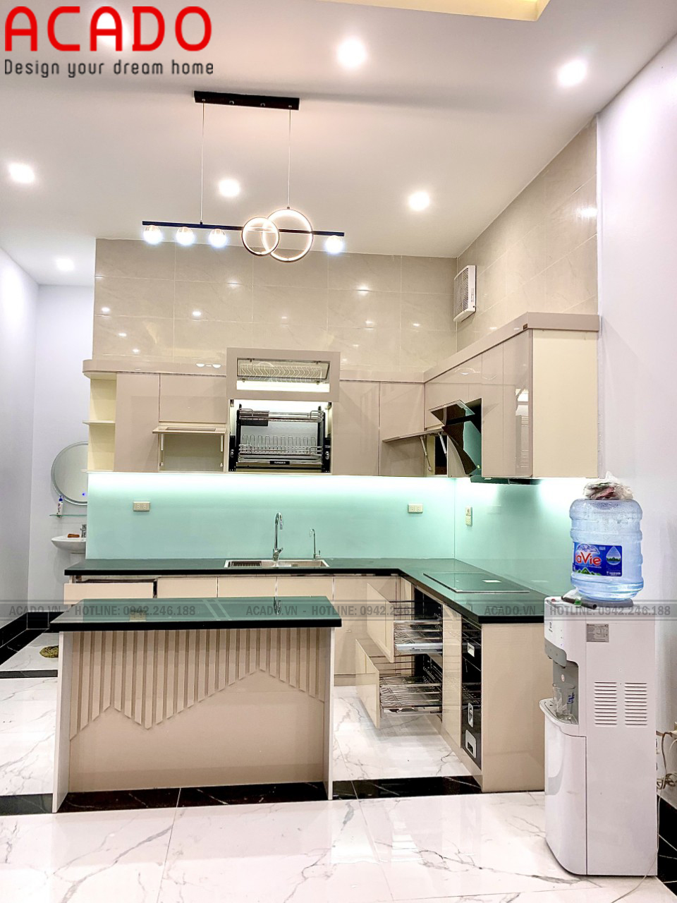 Tủ bếp cánh Acrylic bóng gương hiện đại, trẻ trung - Tủ bếp tại Gia Thụy