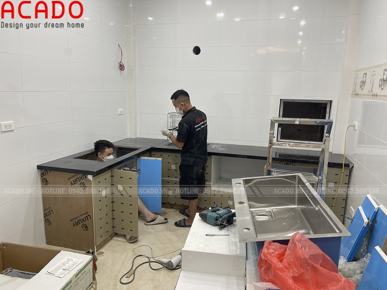 Hình ảnh thợ lắp tủ cho gia đình chị Vân tại Tô Hiệu - Nội thất ACADO