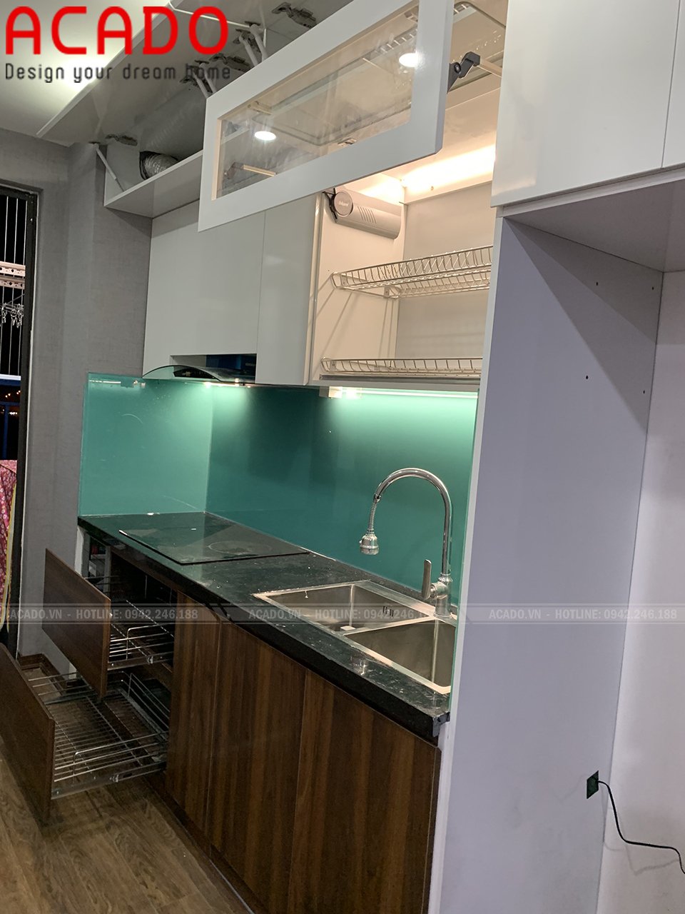 Tủ bếp được thiết kế và thi công theo yêu cầu của khách hàng tại Long Biên