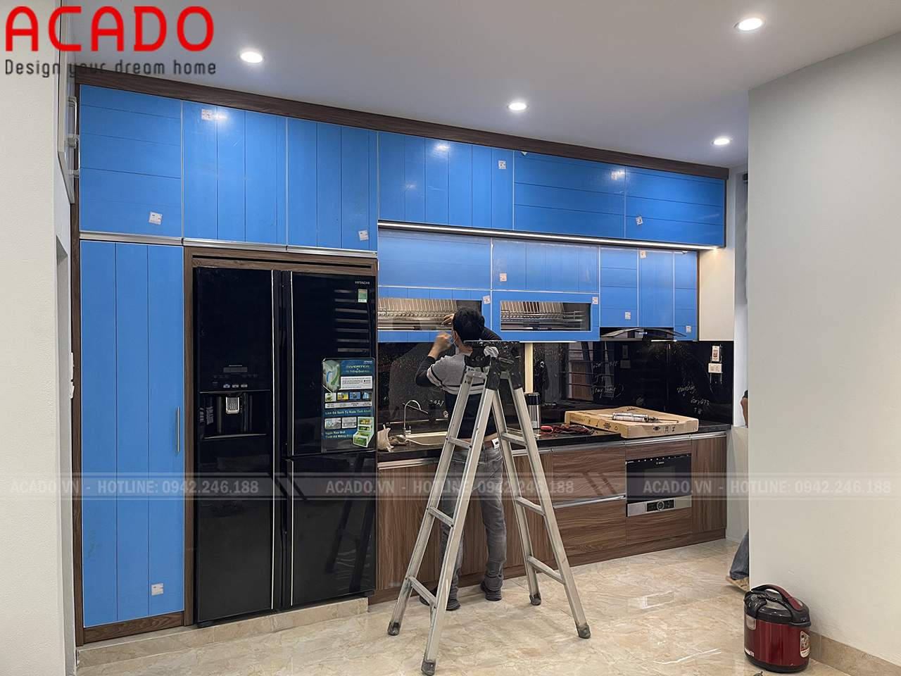 Tủ bếp bề mặt cánh suwe dụng chất liệu gỗ công nghiệp Acrylic - Làm tủ bếp tại Ngô Thì Nhậm