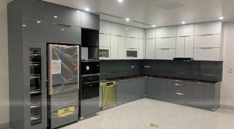 Thiết kế tủ bếp kết hợp tủ kho tắng không gian sử dụng