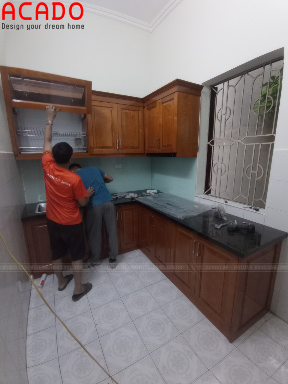 tủ bếp gỗ sồi Nga phun sơn Pu màu cánh gián - Lắp đặt tủ bếp tại Nguyễn Văn Cừ