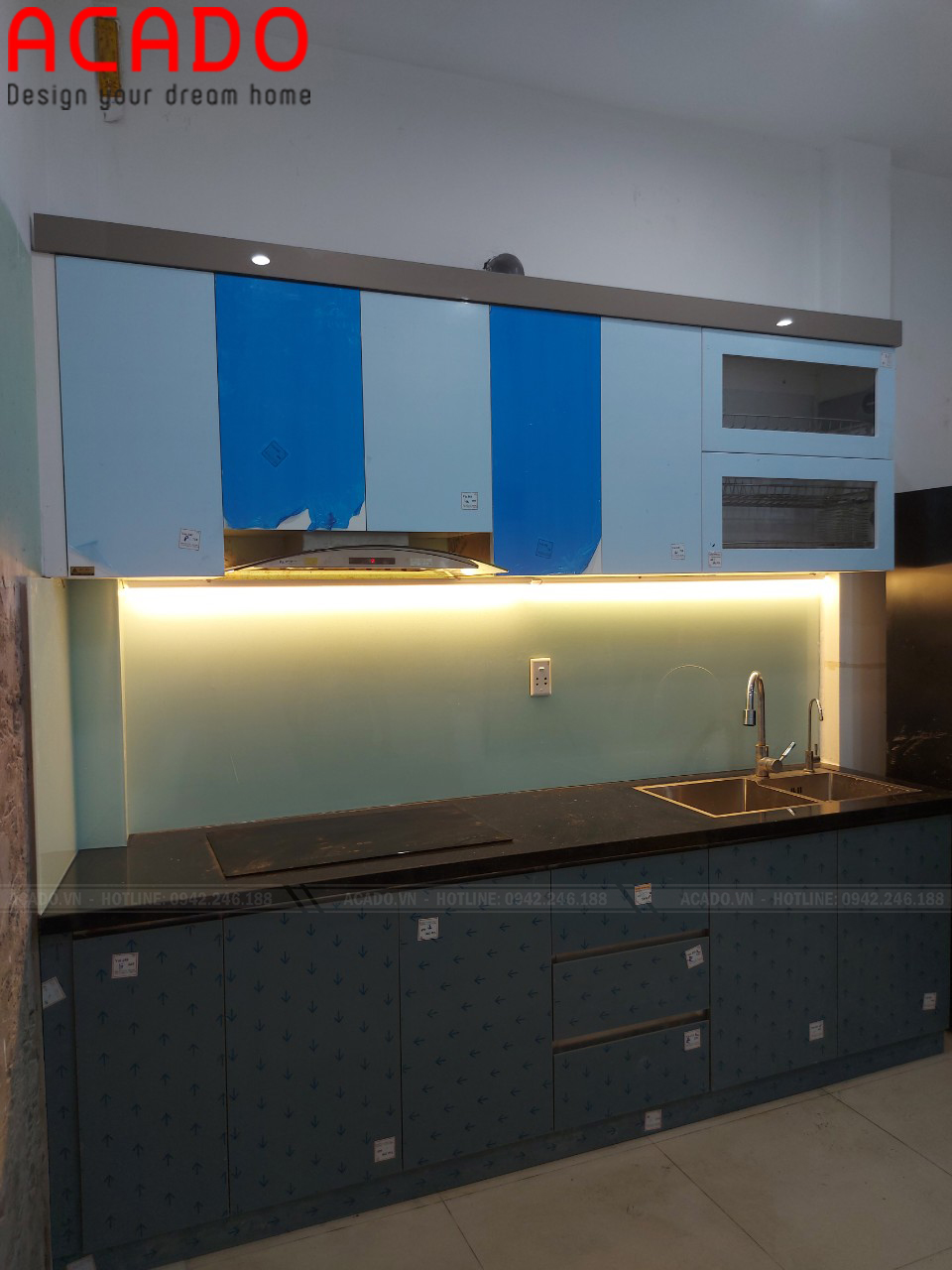 Tủ bếp kết hợp kệ thống đèn led đấy tủ - Thi công tủ bếp tại Thạch Bàn