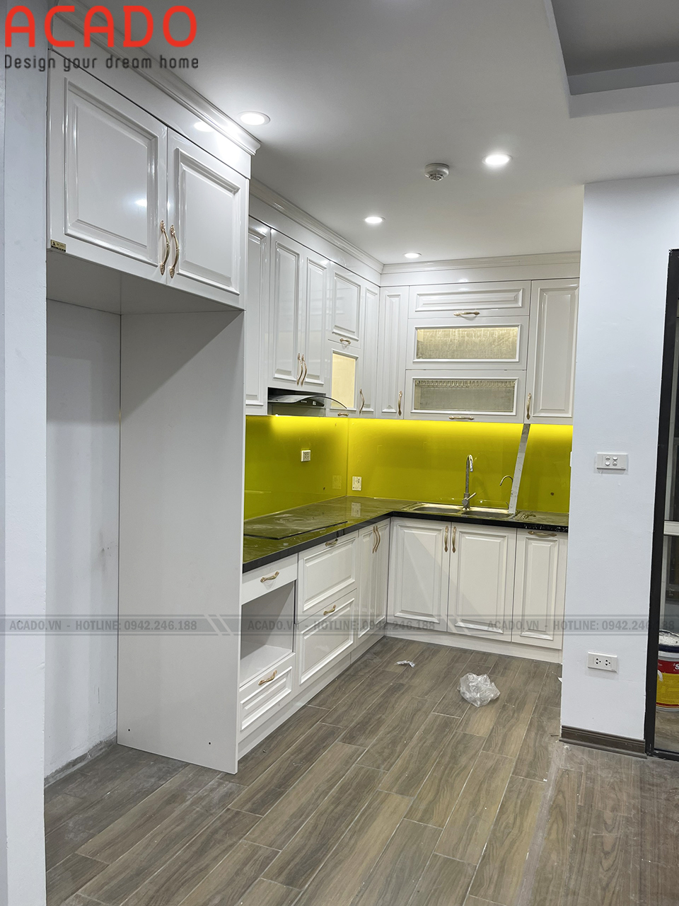 Hệ thống tủ bếp kết hợp cục tủ lạnh tăng vẻ đẹp thẩm mỹ cho tủ bếp