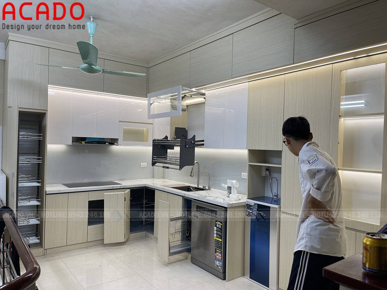 Tủ bếp sử dụng chất liệu thùng nhựa cánh Acrylic - Đóng nội thất tại Ngô Thì Nhậm