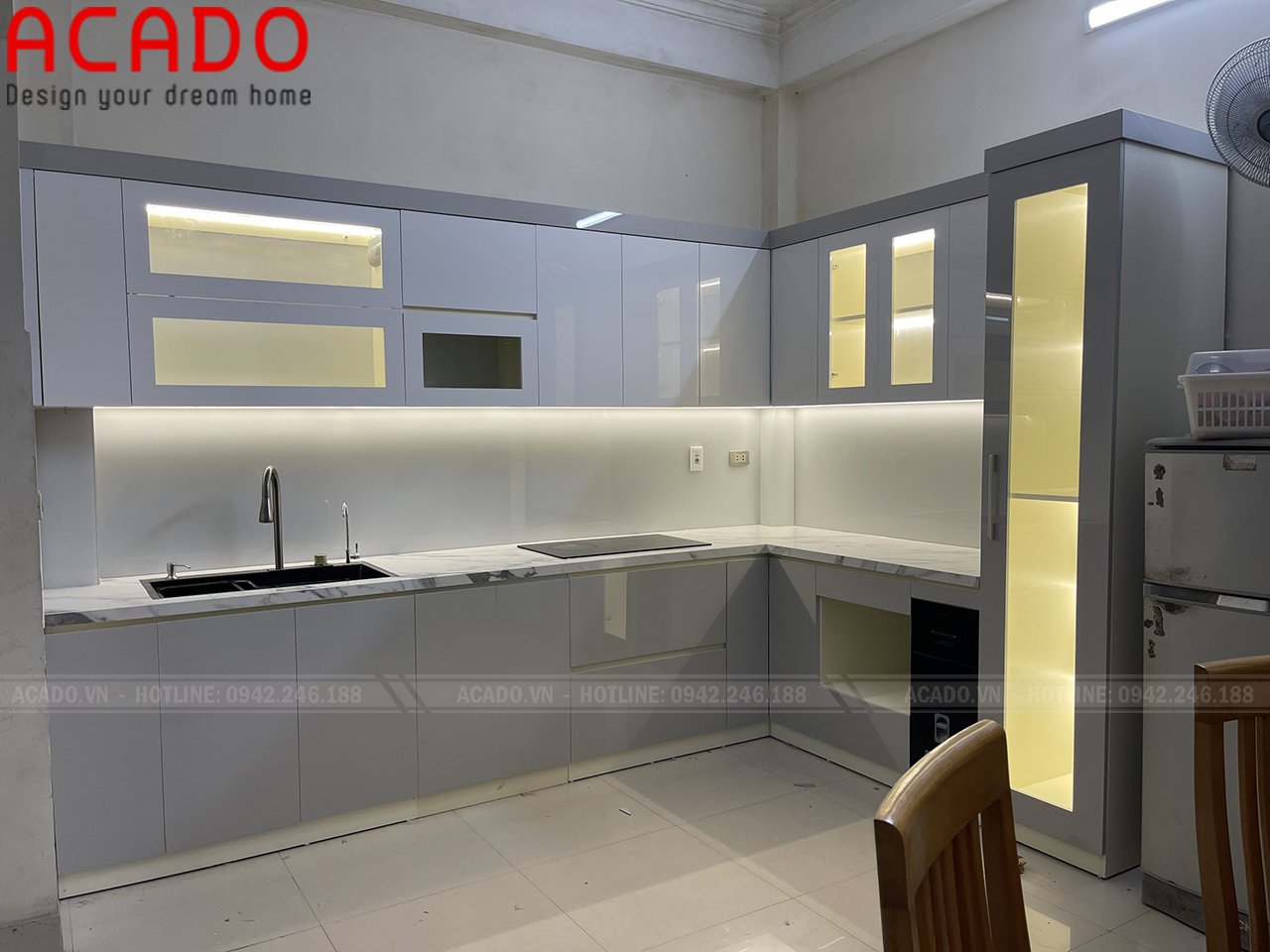 Tủ bếp sử dụng hệ thống đèn led tang thêm vẻ đẹp cho không gian bếp