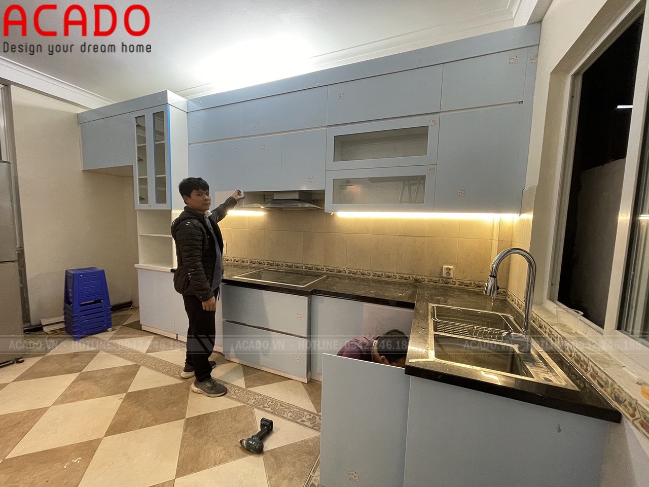 Tủ bếp kết hợp với hệ thống đèn Led - Thi công tủ bếp tại Hoàn Kiếm