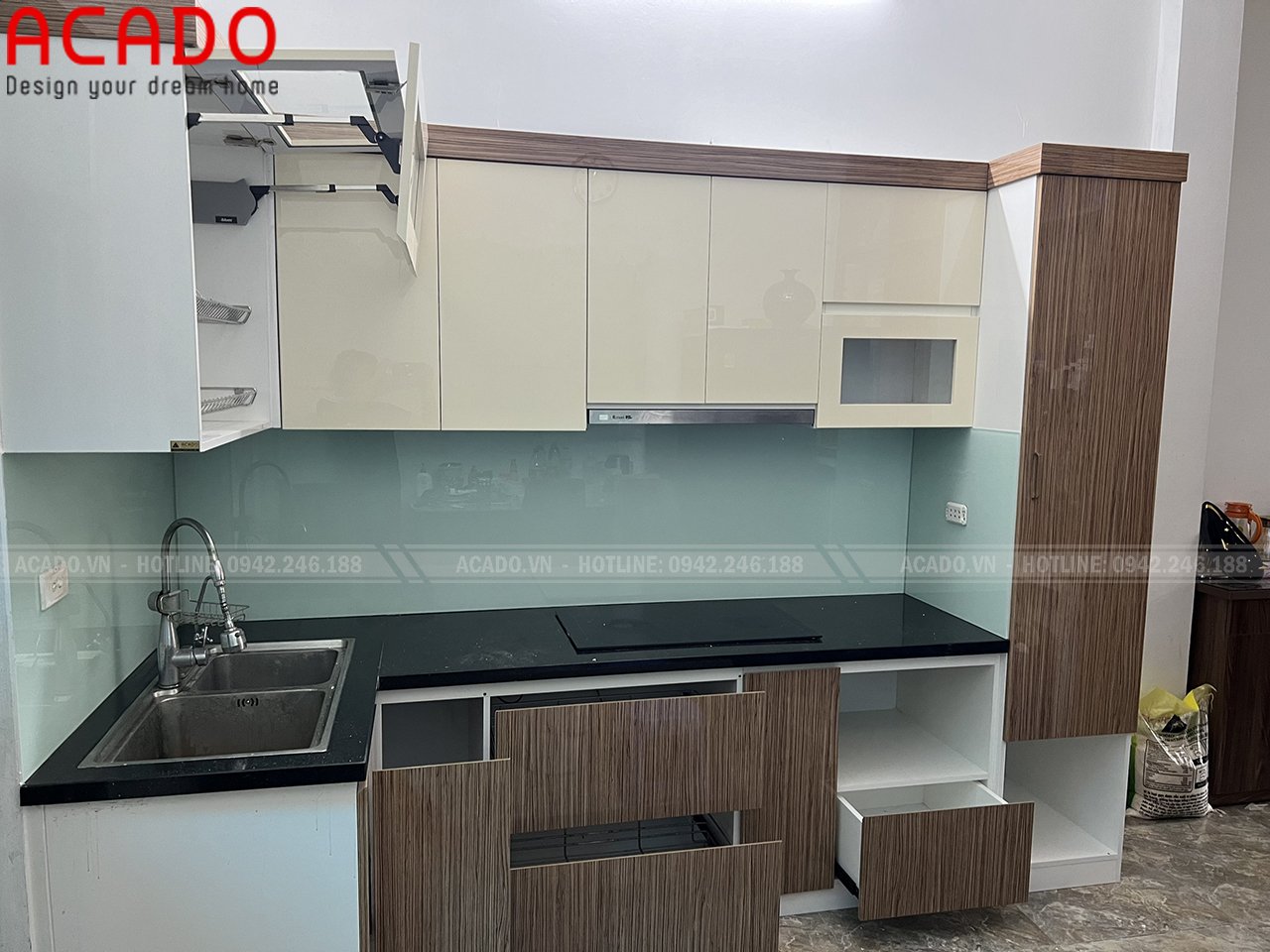 Tủ bếp thùng chất liệu nhựa chống nước cánh Acrylic