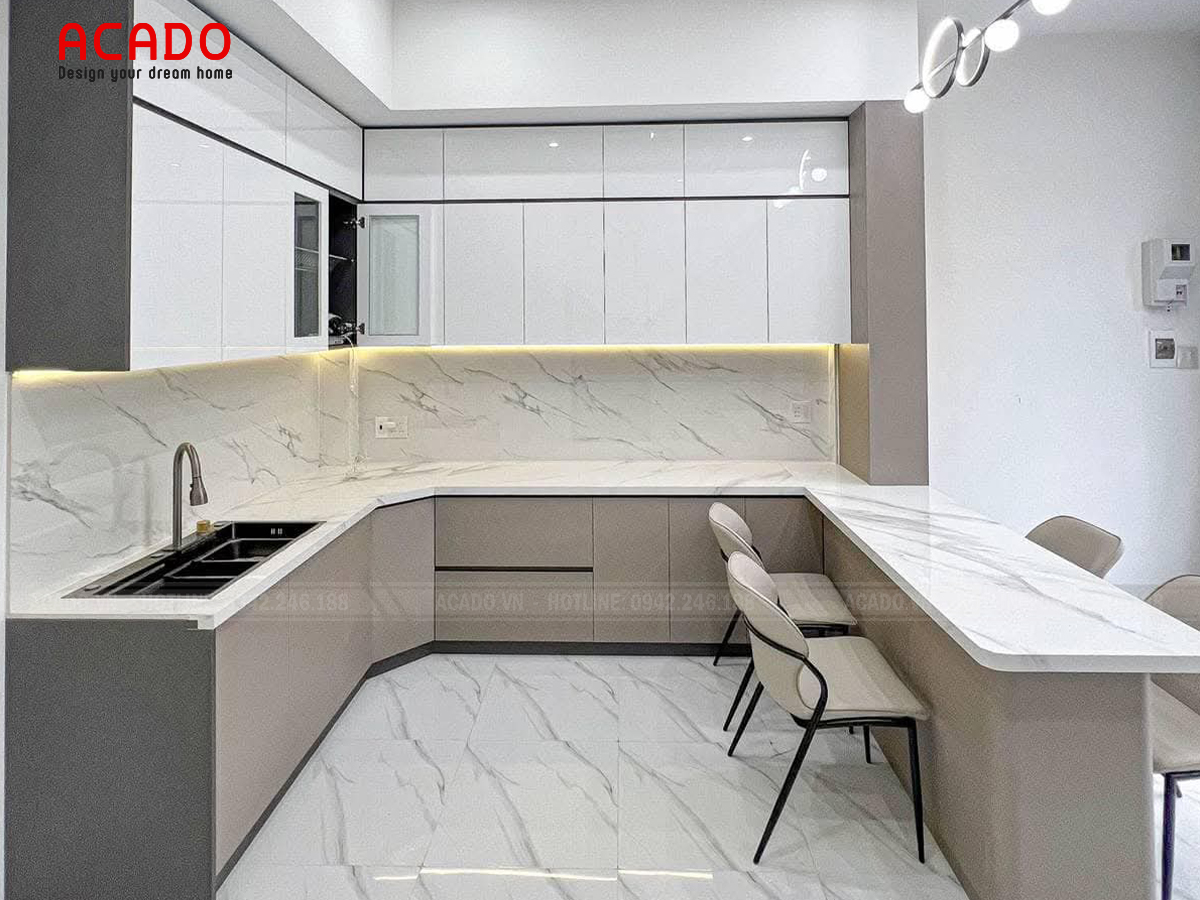 Mẫu tủ bếp đụng trần