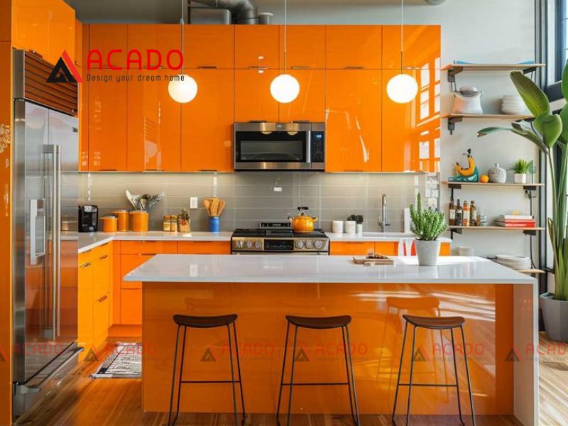 Tủ bếp màu cam có bàn đảo