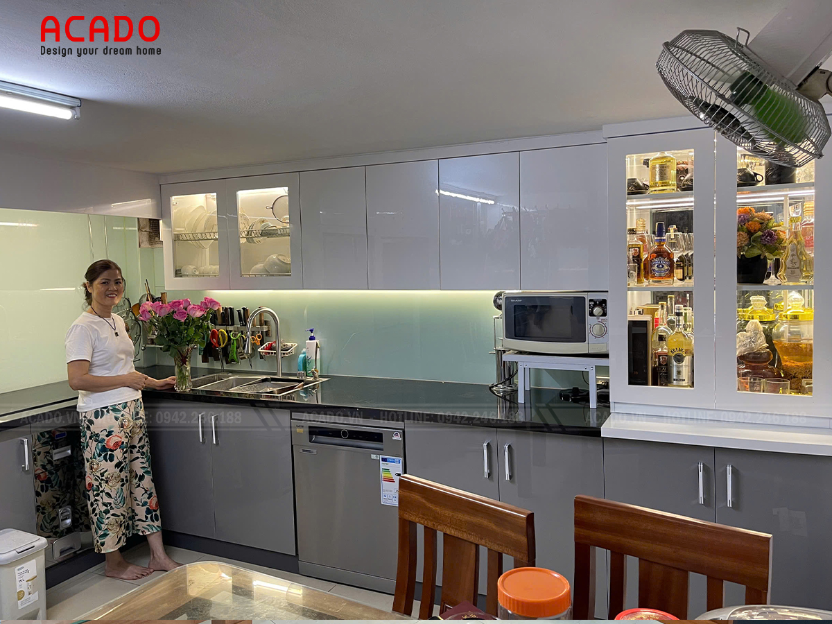 Tủ bếp màu xanh cổ vịt