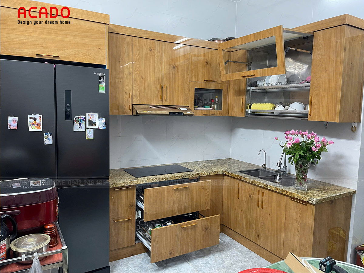 Tủ bếp nhựa cánh acrylic vân gỗ