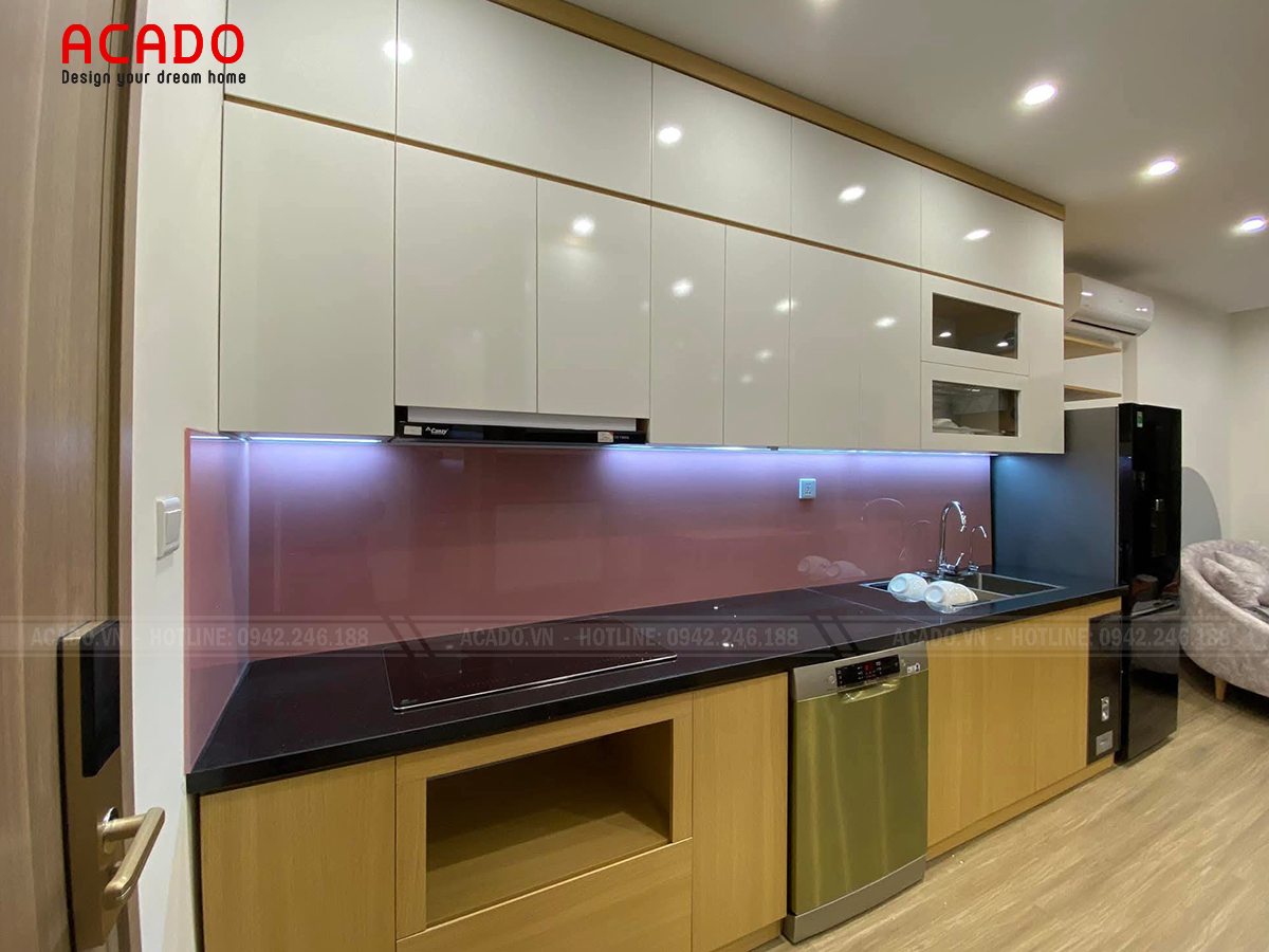 Tủ bếp trên acrylic bóng gương