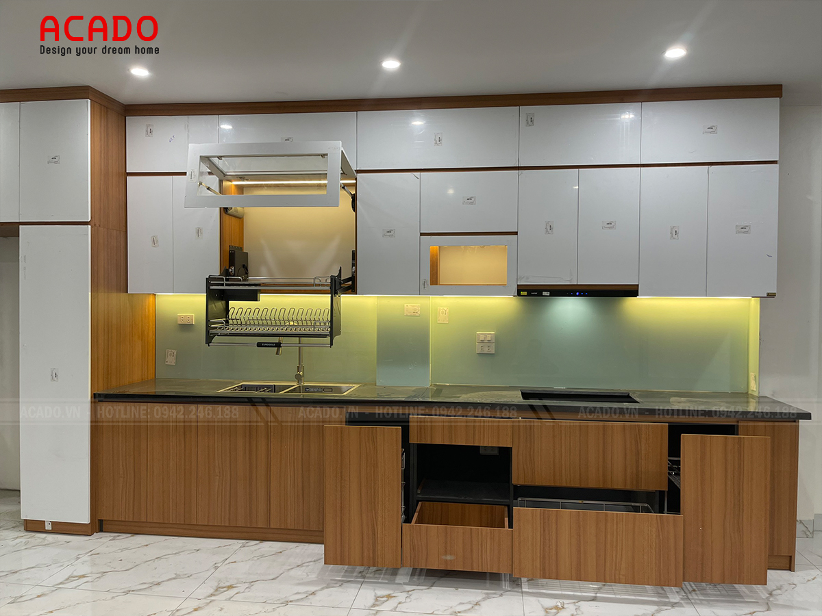 Tủ bếp trên màu trắng