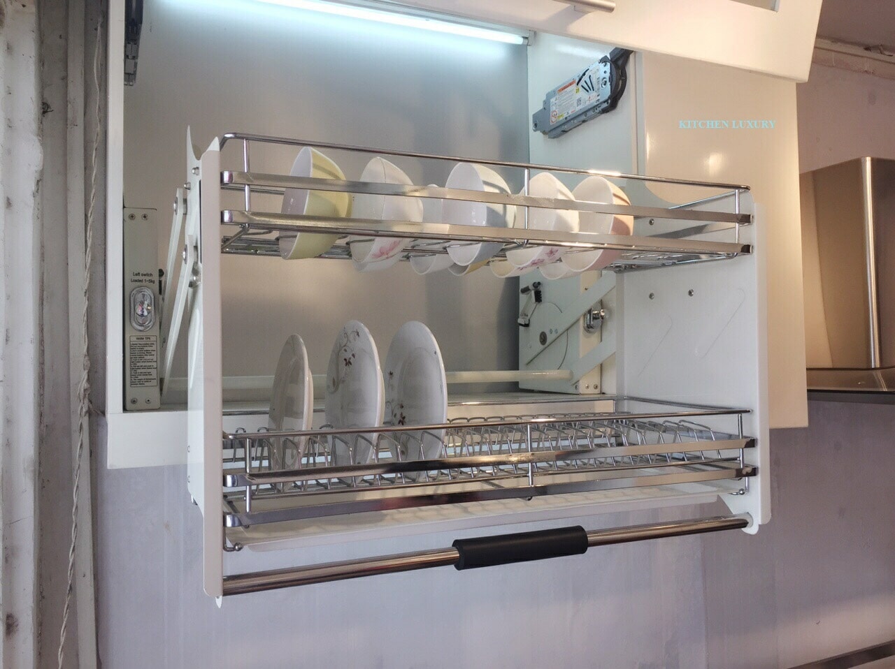 giá bát đĩa nâng hạ tủ trên