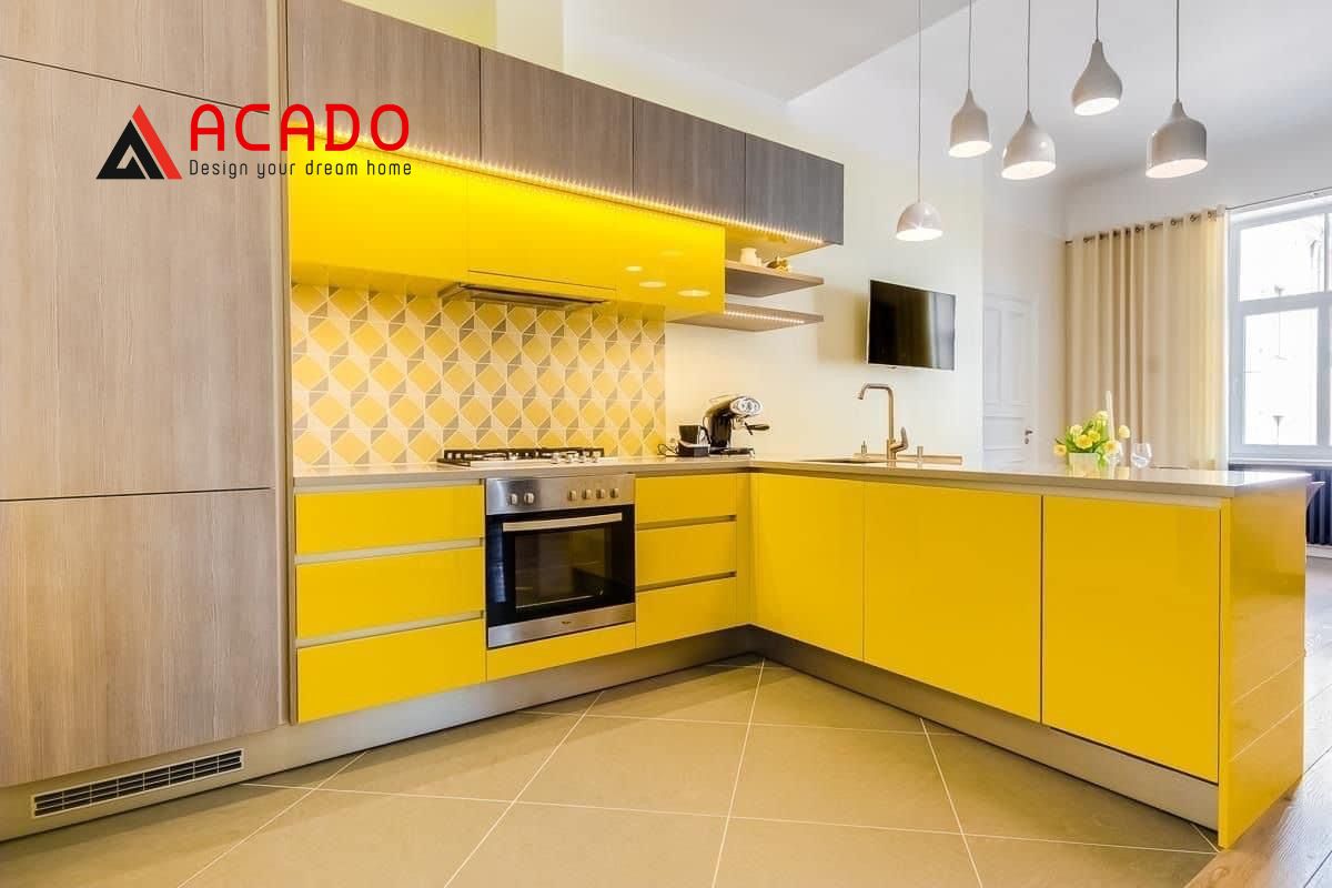 Tủ bếp màu vàng đậm